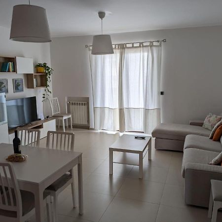 La Casa Dei Due Mari - Large Apartment With Parking ตารันโต ภายนอก รูปภาพ