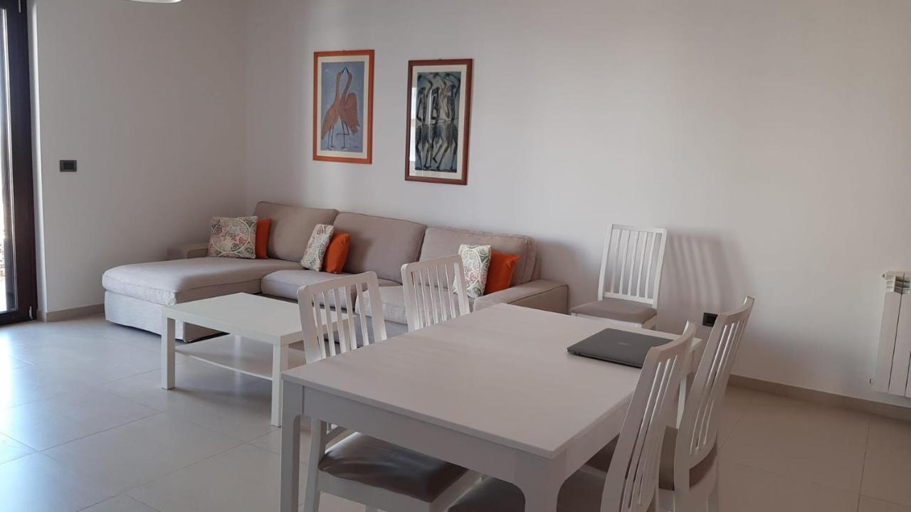 La Casa Dei Due Mari - Large Apartment With Parking ตารันโต ภายนอก รูปภาพ