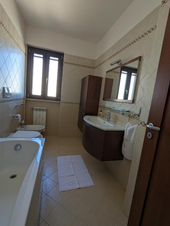 La Casa Dei Due Mari - Large Apartment With Parking ตารันโต ภายนอก รูปภาพ