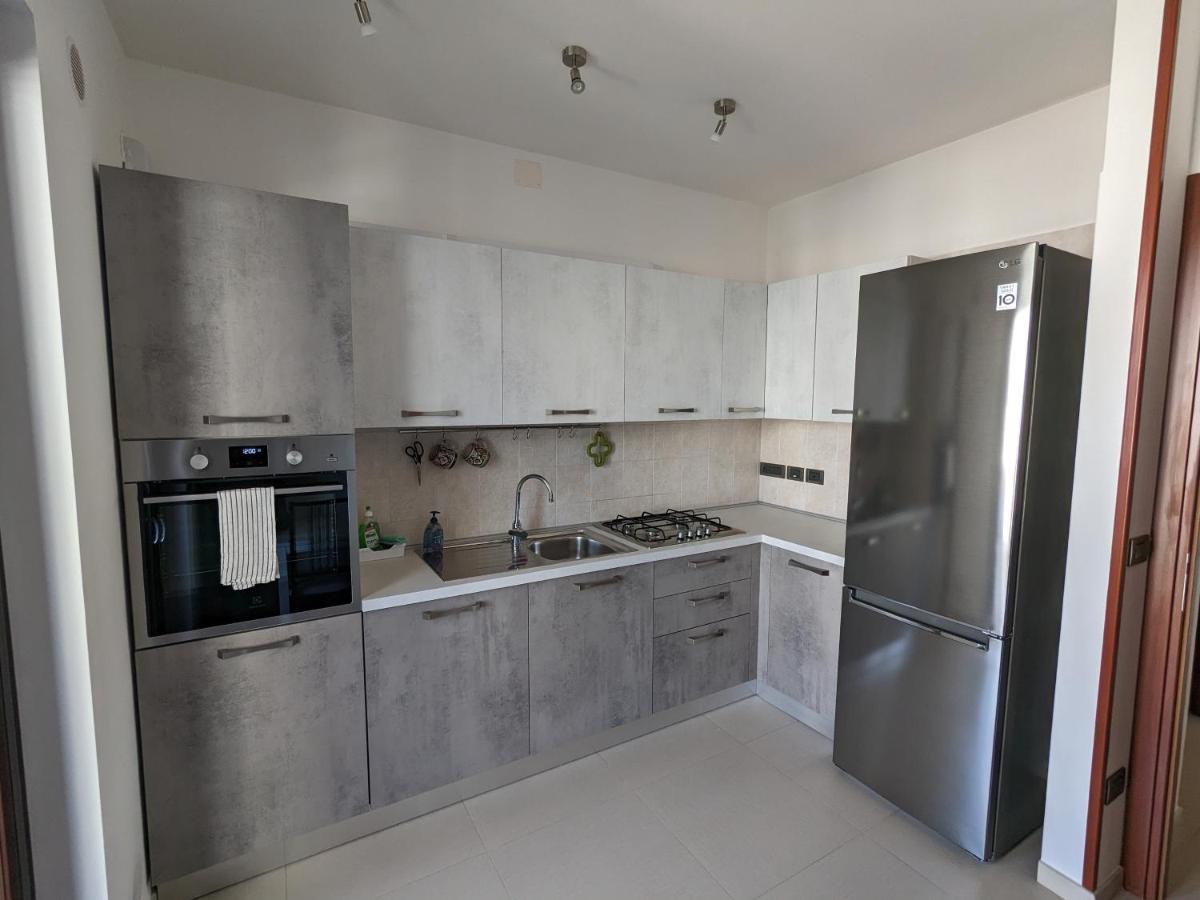 La Casa Dei Due Mari - Large Apartment With Parking ตารันโต ภายนอก รูปภาพ