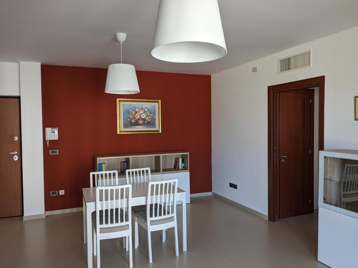 La Casa Dei Due Mari - Large Apartment With Parking ตารันโต ภายนอก รูปภาพ