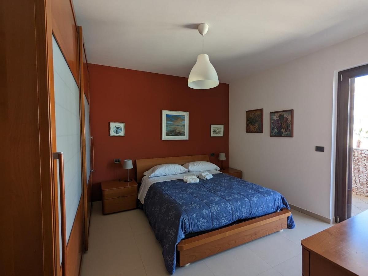 La Casa Dei Due Mari - Large Apartment With Parking ตารันโต ภายนอก รูปภาพ