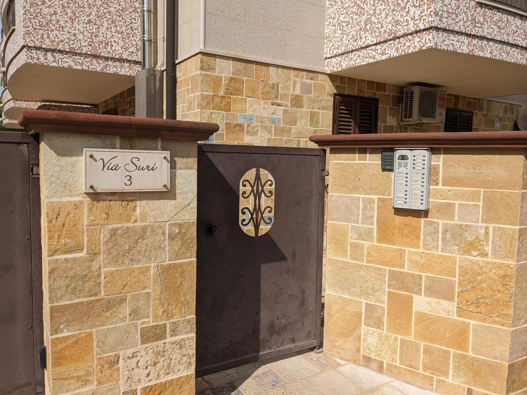 La Casa Dei Due Mari - Large Apartment With Parking ตารันโต ภายนอก รูปภาพ
