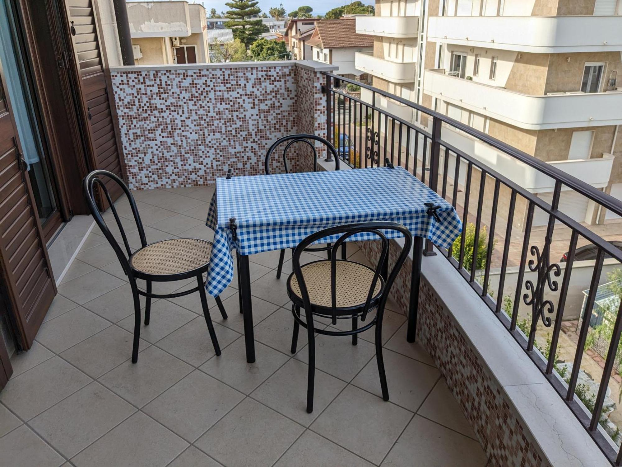 La Casa Dei Due Mari - Large Apartment With Parking ตารันโต ภายนอก รูปภาพ