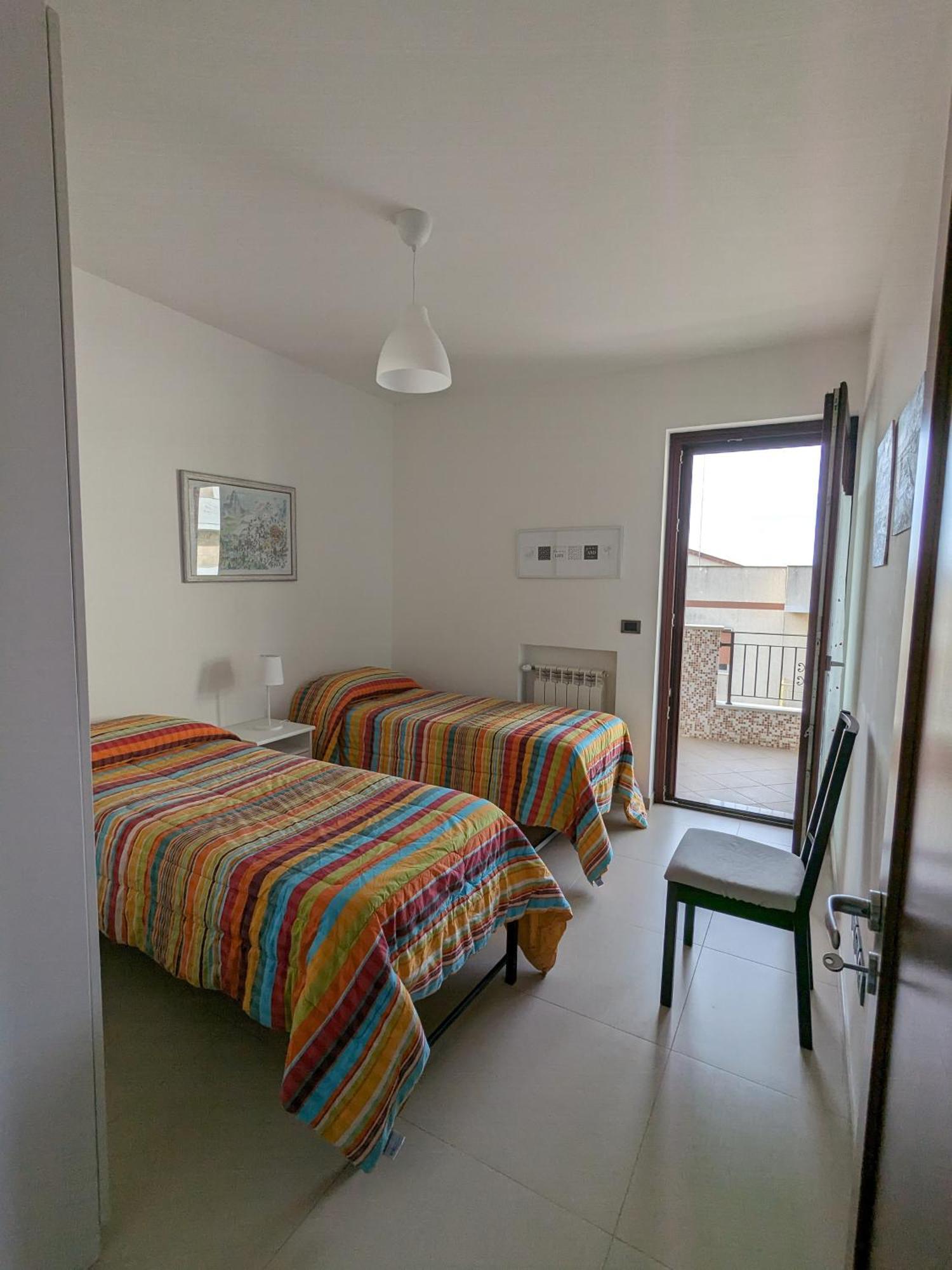La Casa Dei Due Mari - Large Apartment With Parking ตารันโต ภายนอก รูปภาพ